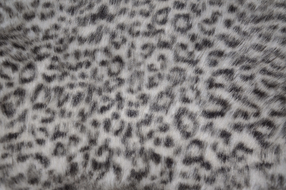 100% polyester stof met luipaardprint, kreukbestendig, 150 cm breed
