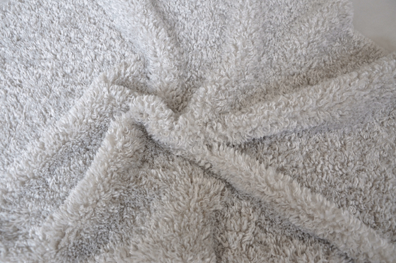100% rimpel-Bestand en Duurzame polyester, Houdend Uw Kledings Keurige en Elegante Afwijking Gebreide Stof Gerecycleerd