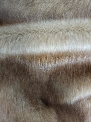 Het verven van puntig lang haar is de eerste keuze voor het maken van bont kragen